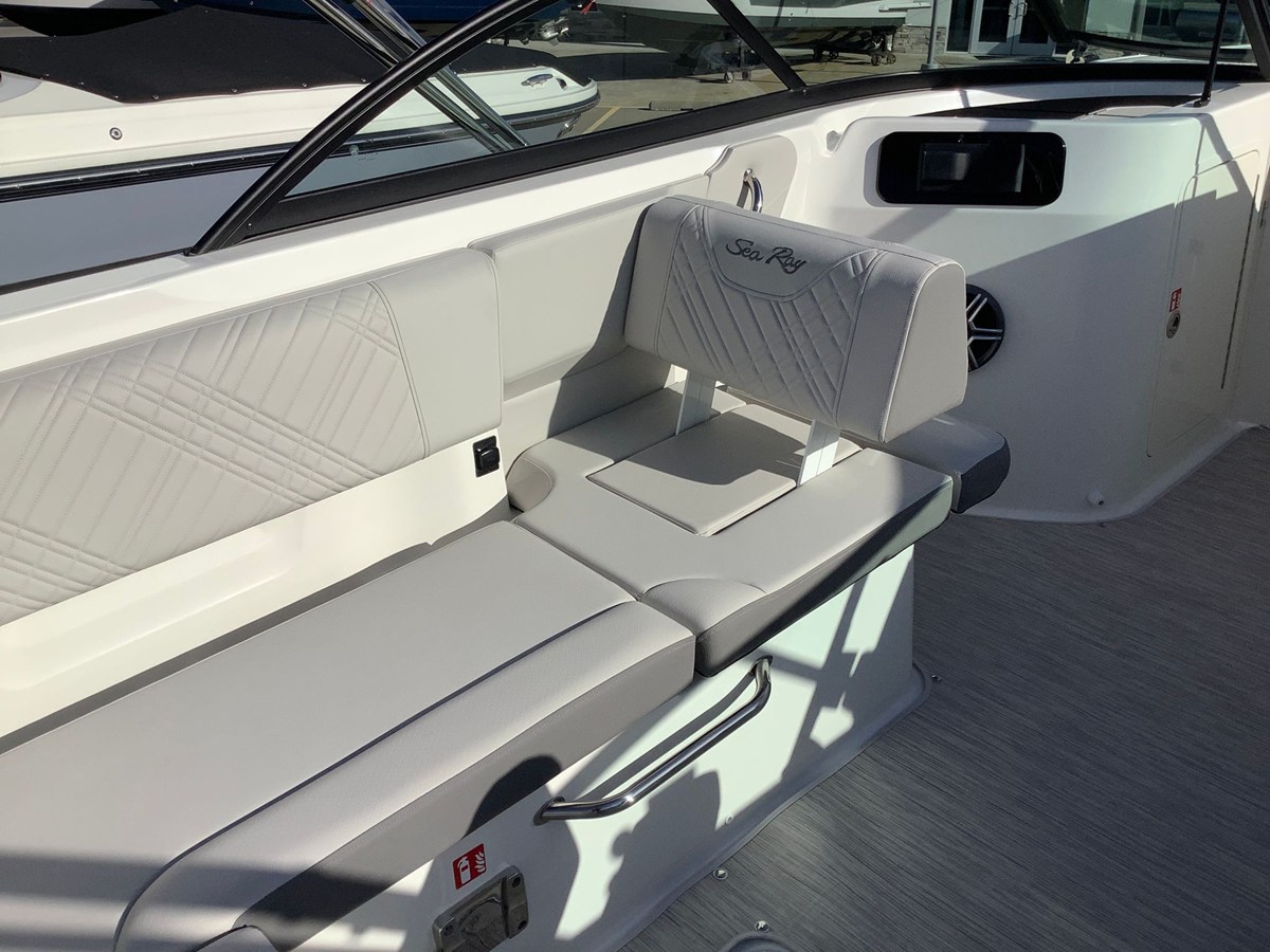 2026 Sea Ray SDX 230 16