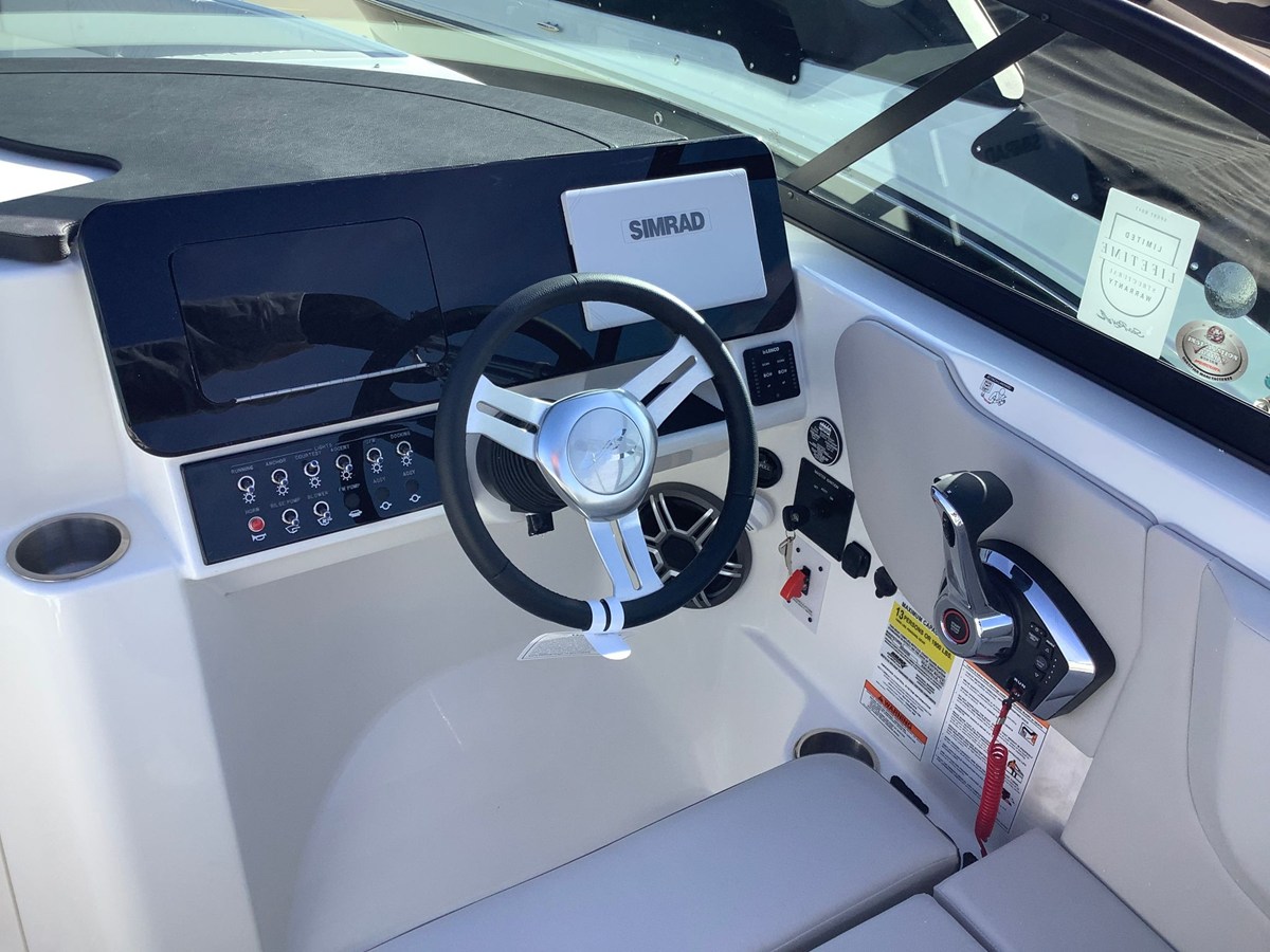 2026 Sea Ray SDX 230 19