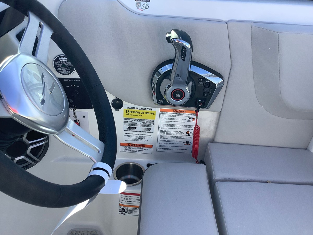 2026 Sea Ray SDX 230 20