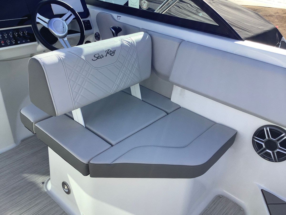 2026 Sea Ray SDX 230 21