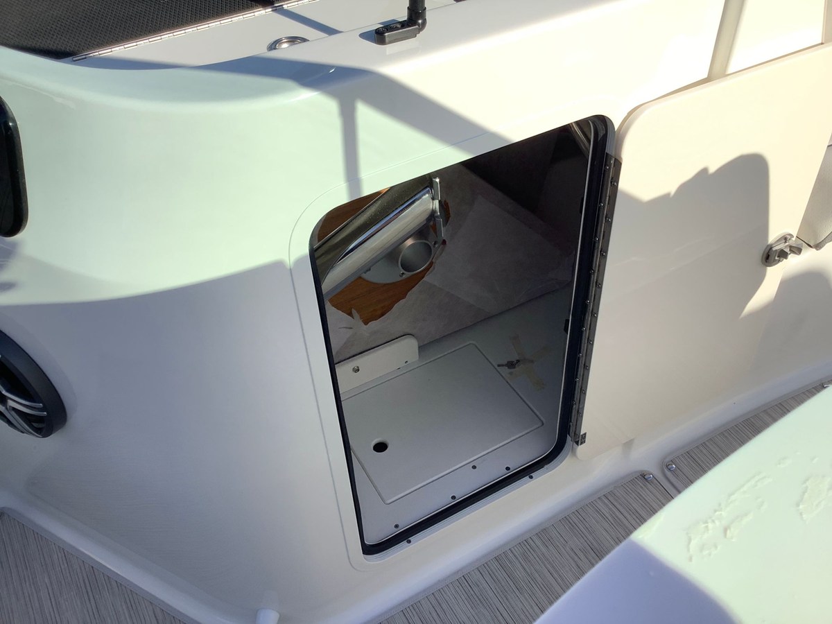 2026 Sea Ray SDX 230 25