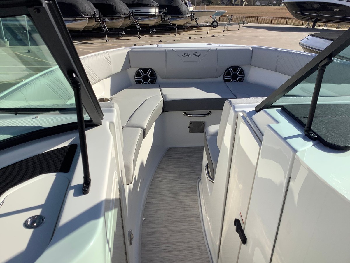 2026 Sea Ray SDX 230 26