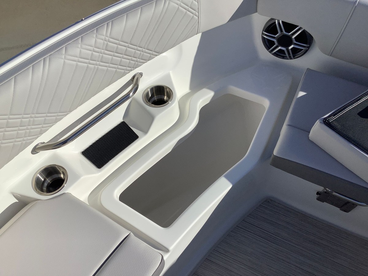 2026 Sea Ray SDX 230 30