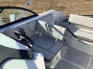 2026 Sea Ray SDX 230 18