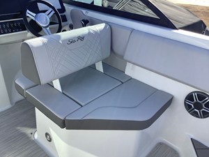 2026 Sea Ray SDX 230 21