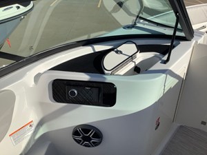 2026 Sea Ray SDX 230 23
