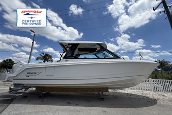 Boston Whaler 330 Vantage 0 2025 Boston Whaler 330 Vantage 1