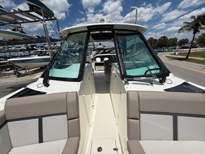 Boston Whaler 330 Vantage 5 2025 Boston Whaler 330 Vantage 6