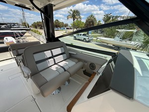 Boston Whaler 330 Vantage 12 2025 Boston Whaler 330 Vantage 13