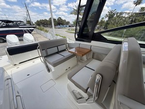 Boston Whaler 330 Vantage 21 2025 Boston Whaler 330 Vantage 22