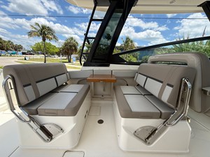Boston Whaler 330 Vantage 22 2025 Boston Whaler 330 Vantage 23