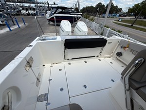 Boston Whaler 330 Vantage 25 2025 Boston Whaler 330 Vantage 26