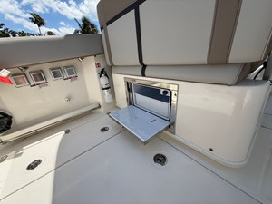 Boston Whaler 330 Vantage 28 2025 Boston Whaler 330 Vantage 29