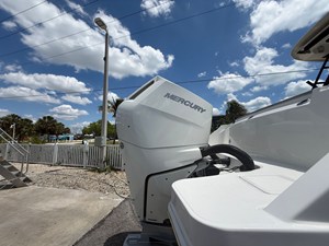 Boston Whaler 330 Vantage 32 2025 Boston Whaler 330 Vantage 33