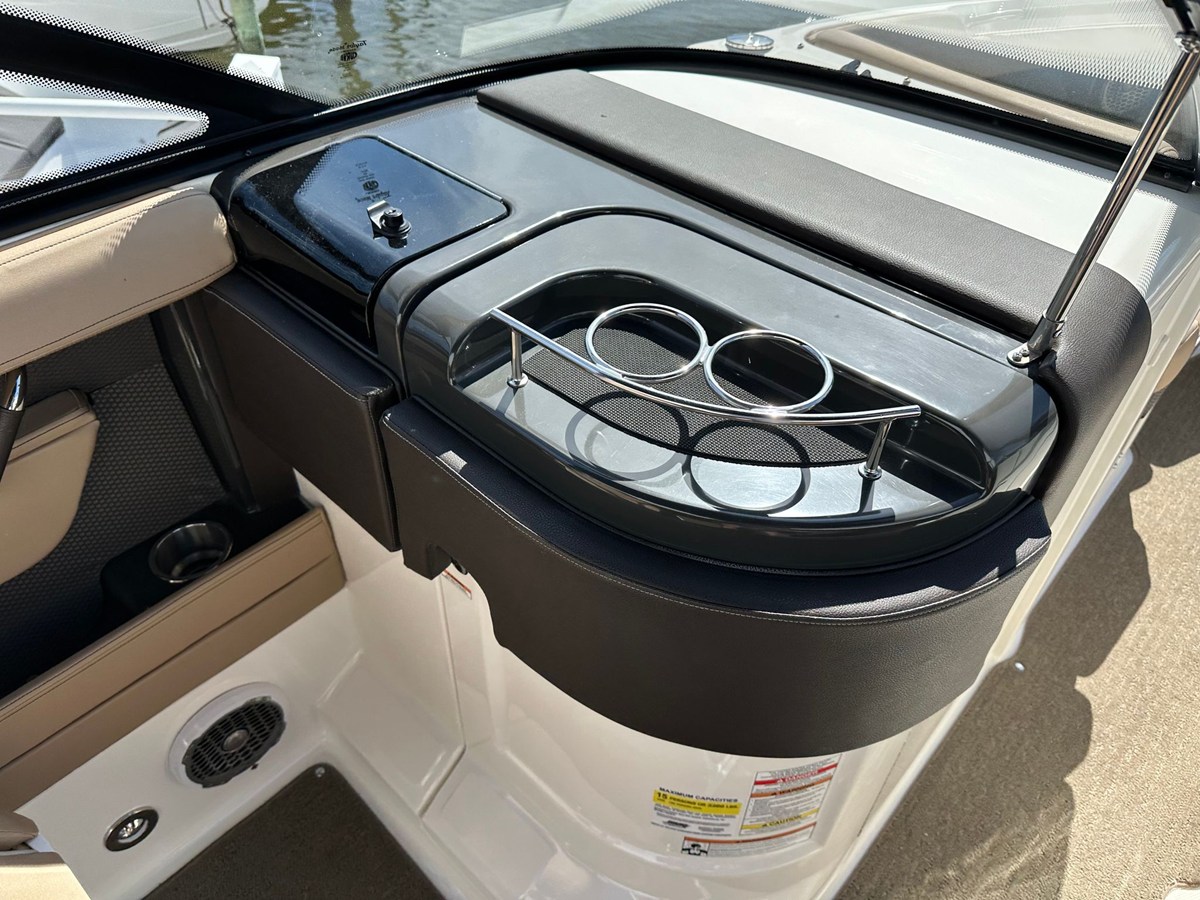 2017 Sea Ray 250 SLX 43