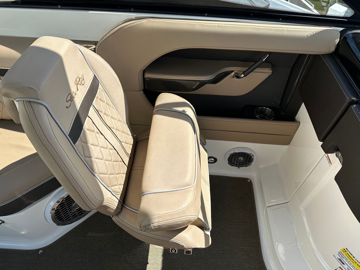 2017 Sea Ray 250 SLX 44