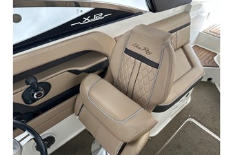 2017 Sea Ray 250 SLX 14