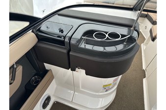 2017 Sea Ray 250 SLX 24