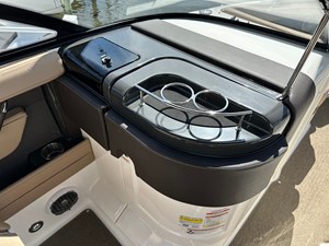 2017 Sea Ray 250 SLX 43