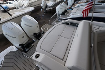 Sea Ray SLX 310 Outboard 3 2026 Sea Ray SLX 310 Outboard 4