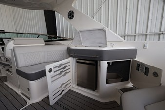 Sea Ray SLX 310 Outboard 6 2026 Sea Ray SLX 310 Outboard 7