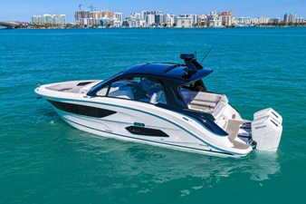 Sea Ray Sundancer 370 Outboard 25 2026 Sea Ray Sundancer 370 Outboard 26