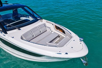 Sea Ray Sundancer 370 Outboard 34 2026 Sea Ray Sundancer 370 Outboard 35