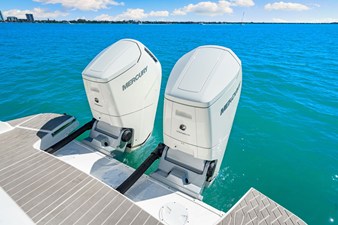 Sea Ray Sundancer 370 Outboard 39 2026 Sea Ray Sundancer 370 Outboard 40