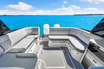 Sea Ray Sundancer 370 Outboard 40 2026 Sea Ray Sundancer 370 Outboard 41