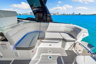 Sea Ray Sundancer 370 Outboard 43 2026 Sea Ray Sundancer 370 Outboard 44