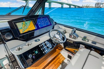 Sea Ray Sundancer 370 Outboard 46 2026 Sea Ray Sundancer 370 Outboard 47