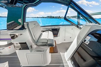 Sea Ray Sundancer 370 Outboard 47 2026 Sea Ray Sundancer 370 Outboard 48