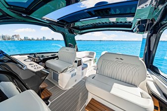 Sea Ray Sundancer 370 Outboard 48 2026 Sea Ray Sundancer 370 Outboard 49