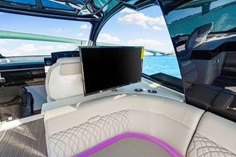 Sea Ray Sundancer 370 Outboard 50 2026 Sea Ray Sundancer 370 Outboard 51