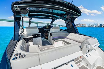 Sea Ray Sundancer 370 Outboard 56 2026 Sea Ray Sundancer 370 Outboard 57