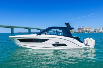 Sea Ray Sundancer 370 Outboard 67 2026 Sea Ray Sundancer 370 Outboard 68