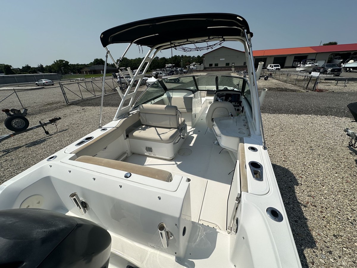 2013 Boston Whaler 230 VANTAGE 4