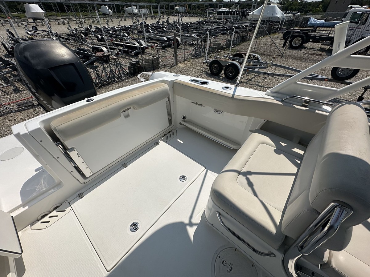 2013 Boston Whaler 230 VANTAGE 5