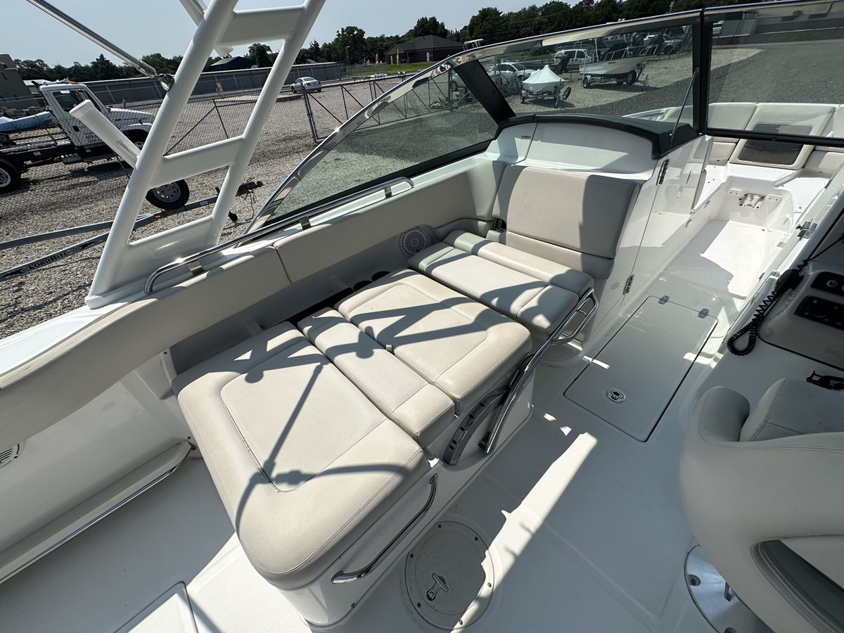 2013 Boston Whaler 230 VANTAGE 13