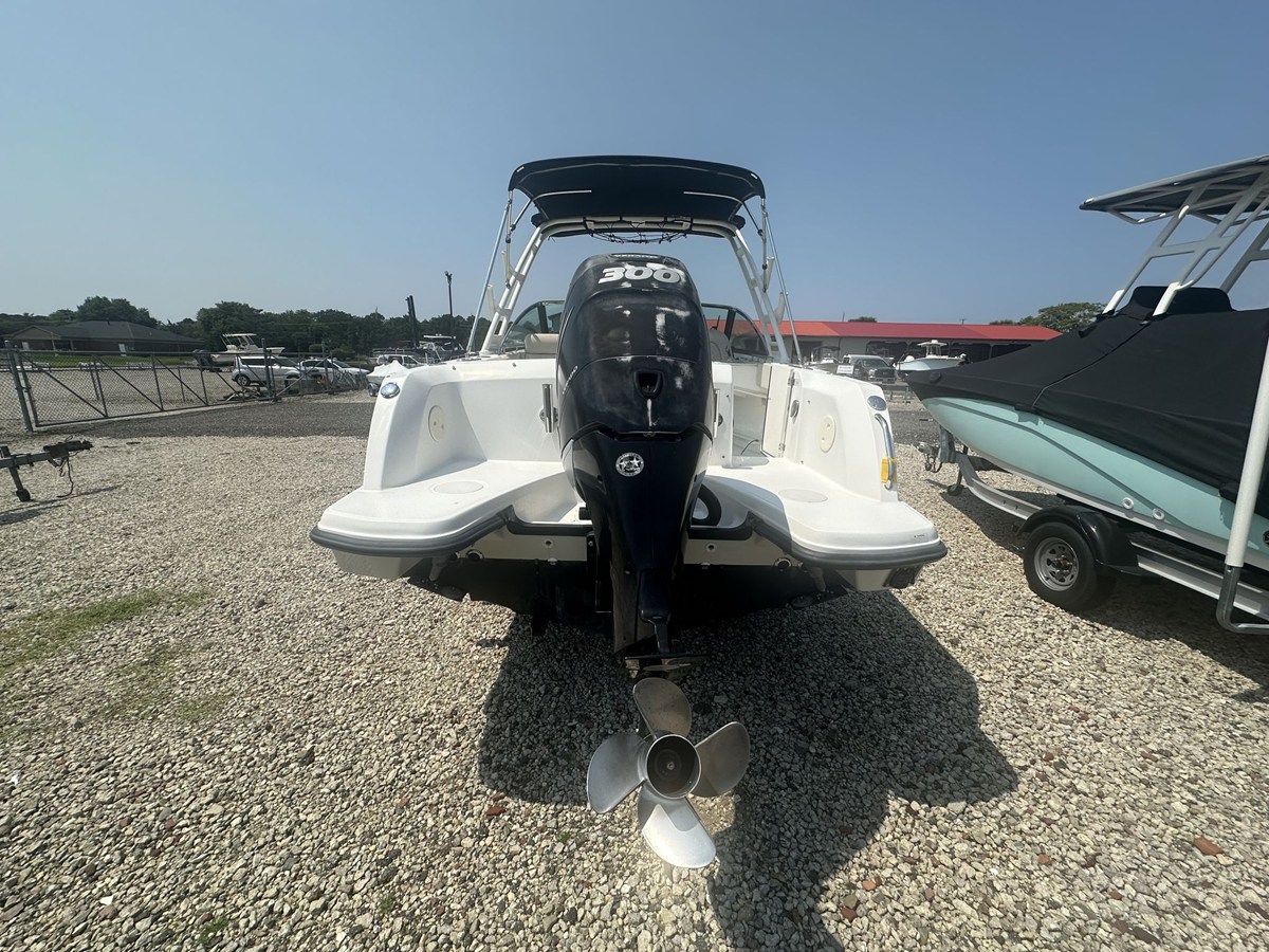 2013 Boston Whaler 230 VANTAGE 24