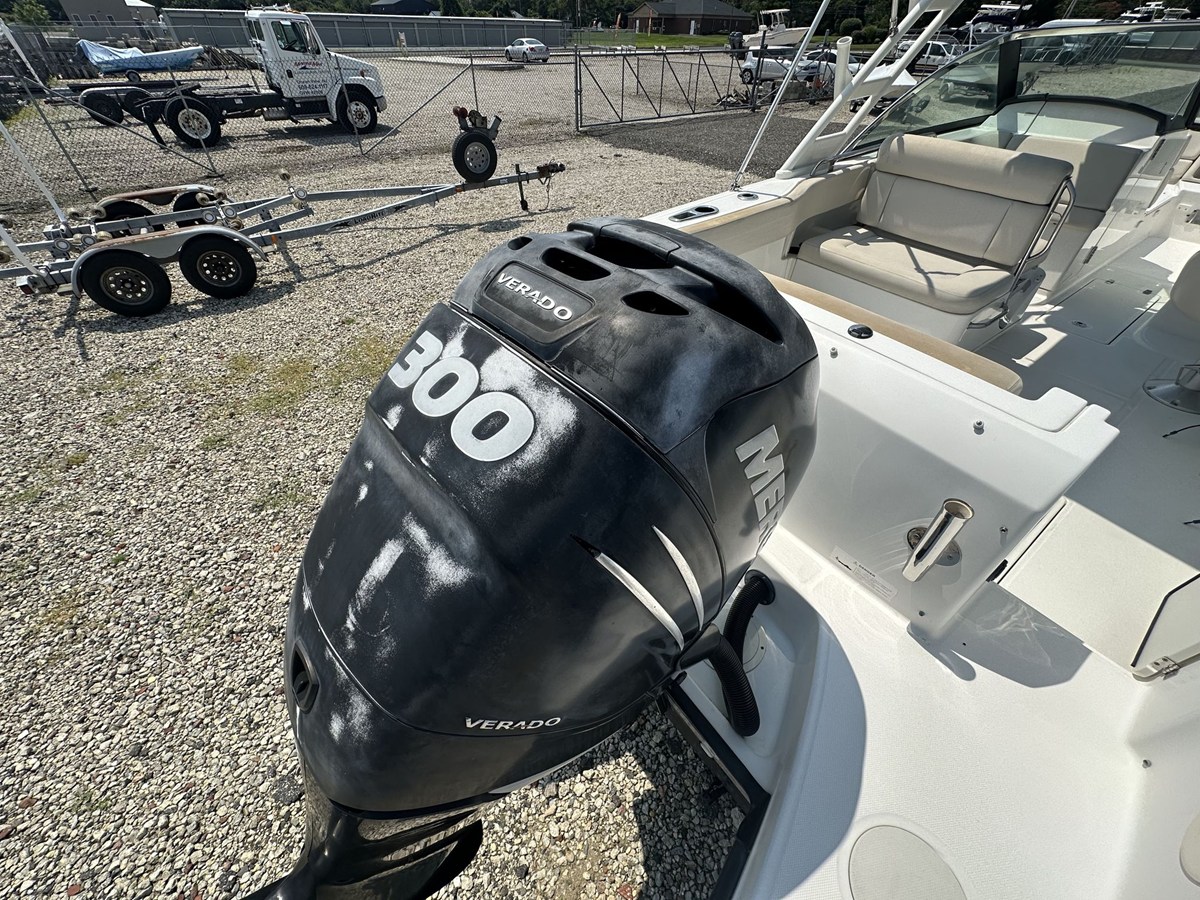 2013 Boston Whaler 230 VANTAGE 25