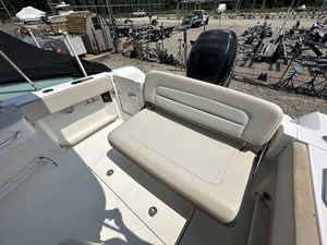 2013 Boston Whaler 230 VANTAGE 7