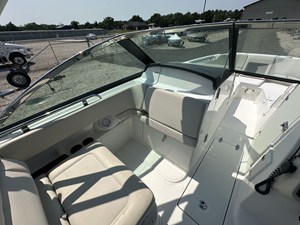 2013 Boston Whaler 230 VANTAGE 16