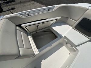 2013 Boston Whaler 230 VANTAGE 20