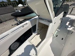 2013 Boston Whaler 230 VANTAGE 21