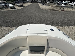2013 Boston Whaler 230 VANTAGE 22