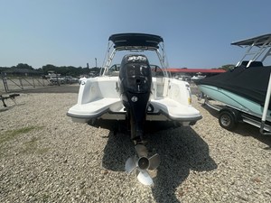 2013 Boston Whaler 230 VANTAGE 24