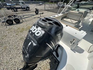 2013 Boston Whaler 230 VANTAGE 25