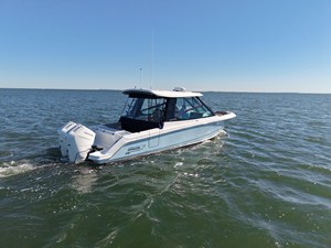 Boston Whaler 330 Vantage 1 2025 Boston Whaler 330 Vantage 2