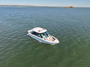 Boston Whaler 330 Vantage 4 2025 Boston Whaler 330 Vantage 5